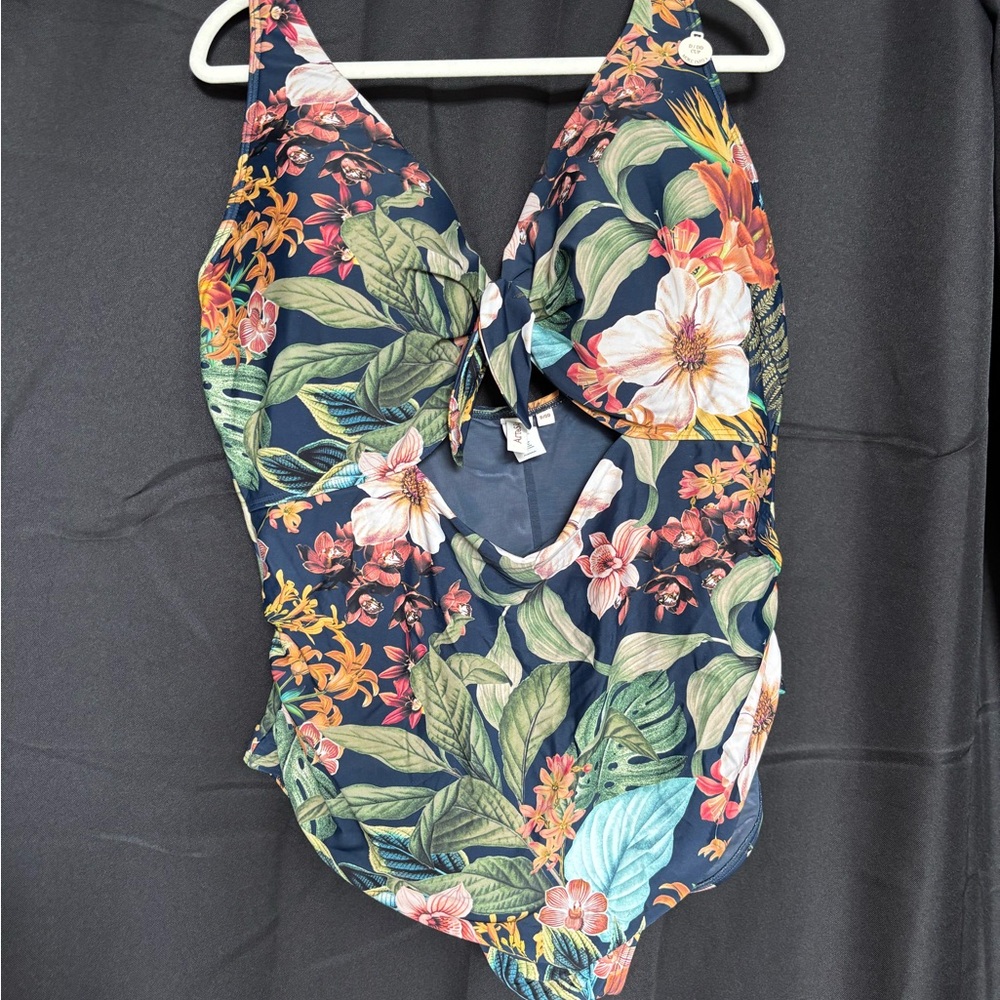 NWT Artesands “Into The Saltu”
Cezanne Underwire One-Piece Swimsuit
